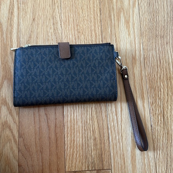 Michael Kors Wristlet - Picture 2 of 3